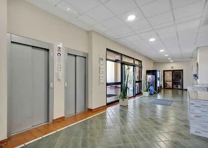 Cosy 1 Bedroom Communal Heated Pool