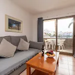 Cosy 1 Bedroom Communal Heated Pool דירה