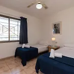 Cosy 1 Bedroom Communal Heated Pool דירה *